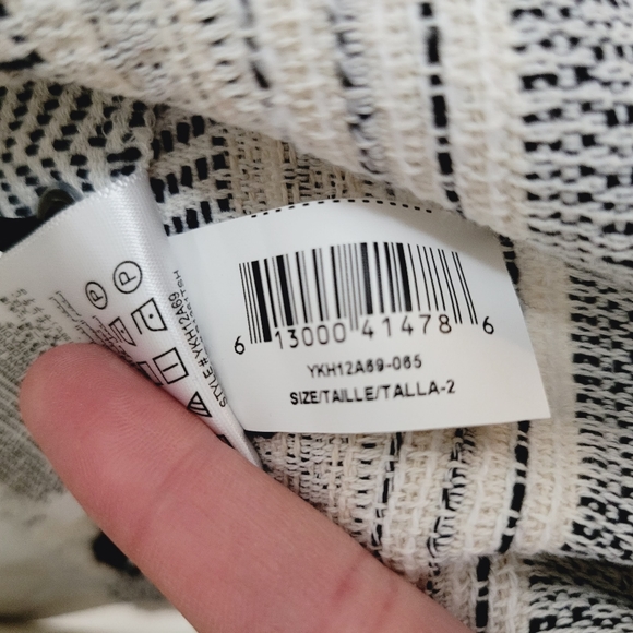 BCBGeneration black multi jacquard crop top size 2 - Picture 8 of 8